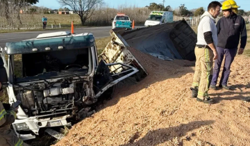 Imagen de Ruta 11: el chofer de un camión resultó herido tras accidentarse en Mar Chiquita