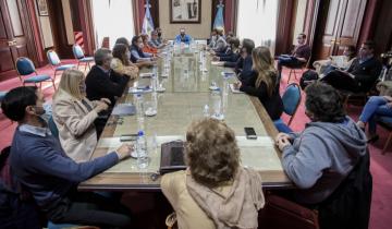 Imagen de El Gobierno bonaerense convocó a paritarias a estatales y docentes