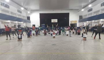 Imagen de Show de patín artístico en el Club Social y Deportivo Mar de Ajó