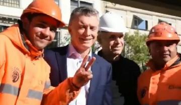 Imagen de Video: Macri vivió otro mal momento junto a un obrero que le hizo la “V”