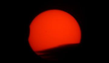 Imagen de Cómo se vio el eclipse solar parcial en la región
