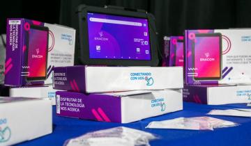 Imagen de Anuncian la entrega de casi 10 mil tablets y obras de conectividad para el interior bonaerense
