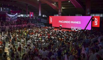 Imagen de La UCR le marcó la cancha al PRO con un acto en el microestadio de Ferro