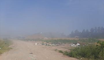 Imagen de Dolores: incendios en el basural a cielo abierto provocan una intensa nube de humo sobre la ciudad