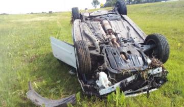 Imagen de Un jugador de Aldosivi herido tras protagonizar un vuelco en la Ruta 2