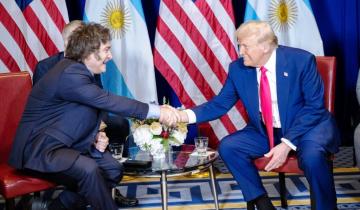 Imagen de Fotografías con la corbata carmesí de Trump
