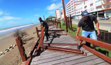 Imagen de Partido de La Costa: con una mirada ambientalista, comenzó la construcción de biobajadas accesibles a la playa