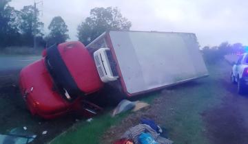 Imagen de Chascomús: volcó un camión en la Ruta 2