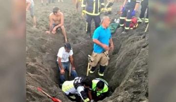 Imagen de Un hombre construía un túnel de arena en la playa y murió sepultado