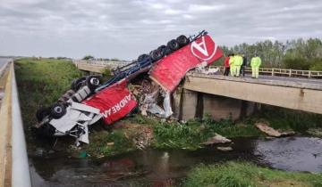 Imagen de Impactante vuelco en ruta 2: no hubo heridos