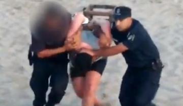 Imagen de Video: cómo detuvieron a la pareja que enterró a su hija en una playa