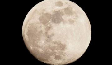 Imagen de Misterioso hallazgo: descubren una masa de metal enterrada en la Luna