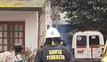 Imagen de Partido de La Costa: un voraz incendio destruyó por completo un taller de chapa y pintura en Santa Teresita
