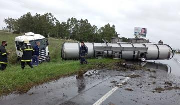 Imagen de Dolores: dos vuelcos complicaron el tránsito en la ruta 2 y la 63