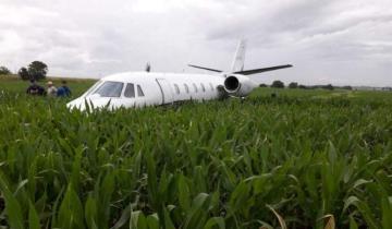 Imagen de Un avión aterrizó de emergencia sobre un campo