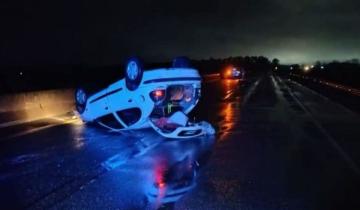 Imagen de Milagro en Ruta 2: dos jóvenes de Castelli salieron ilesos tras un tremendo vuelco cerca de Dolores
