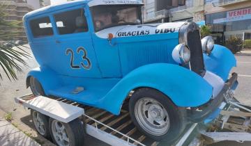 Imagen de Furor por "Dibu" en Mar del Plata: pintó un Ford '31 con látex celeste y lo transformó en la “Dibuneta”