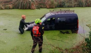 Imagen de Santa Teresita: rescataron a 6 personas tras caer a un zanjón con agua en la Ruta 11