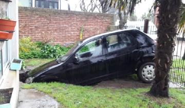 Imagen de Temporal en Mar del Plata: la tierra cedió por la lluvia y se “tragó” un auto