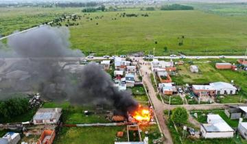 Imagen de Mar del Plata: incendiaron la casa de un menor acusado de manosear en la escuela a dos nenas y hay paro docente en la ciudad