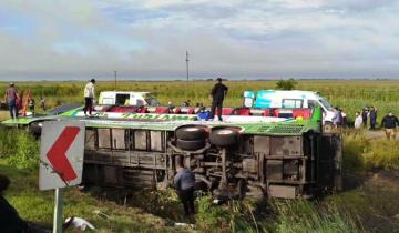 Imagen de Tragedia en la Ruta 2: dos muertos y varios heridos tras el vuelco de un micro