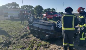 Imagen de Ruta 11: volcó un auto en Aguas Verdes y hay un menor de Santa Teresita en grave estado