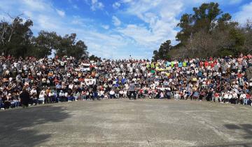 Imagen de Dolores: una multitud se reunió a cantar por la paz en el mundo