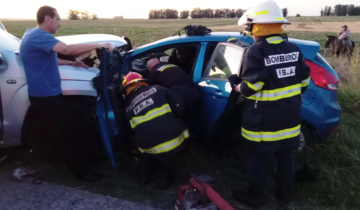 Imagen de Camino Viejo a Miramar: una mujer murió a raíz de un choque frontal entre un auto y una camioneta