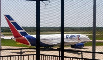Imagen de Despegó de Bolivia un vuelo con médicos cubanos repatriados a su país