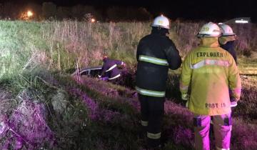 Imagen de Coronel Vidal: un automóvil cayó en una cuneta de la Ruta 2