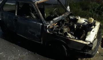 Imagen de Dolores: un auto fue destruido por las llamas