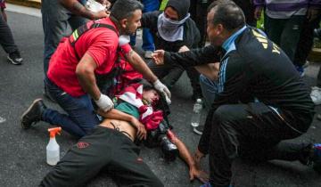 Imagen de Pablo Grillo, el fotógrafo herido en la represión del Congreso, sigue en estado crítico y su padre dijo que Bullrich “es una basura”