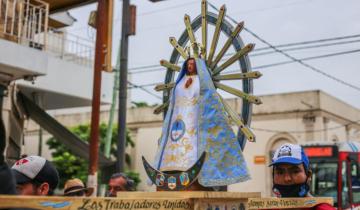Imagen de Miles de fieles marchan a Luján con barbijos y cuidados sanitarios