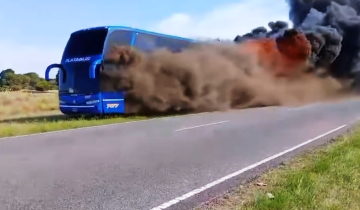 Imagen de Partido de La Costa: un micro fue consumido por las llamas en plena Ruta 11