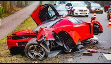 Imagen de "Aceleró mucho": mecánico sacó un Ferrari del concesionario para probar y chocó contra un árbol